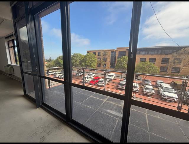 400M² OFFICE TO LET IN PLATTEKLOOF 3